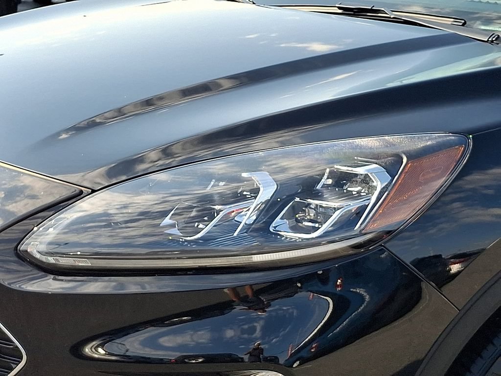 Certified 2020 Ford Escape Titanium AWD/4WD image 9