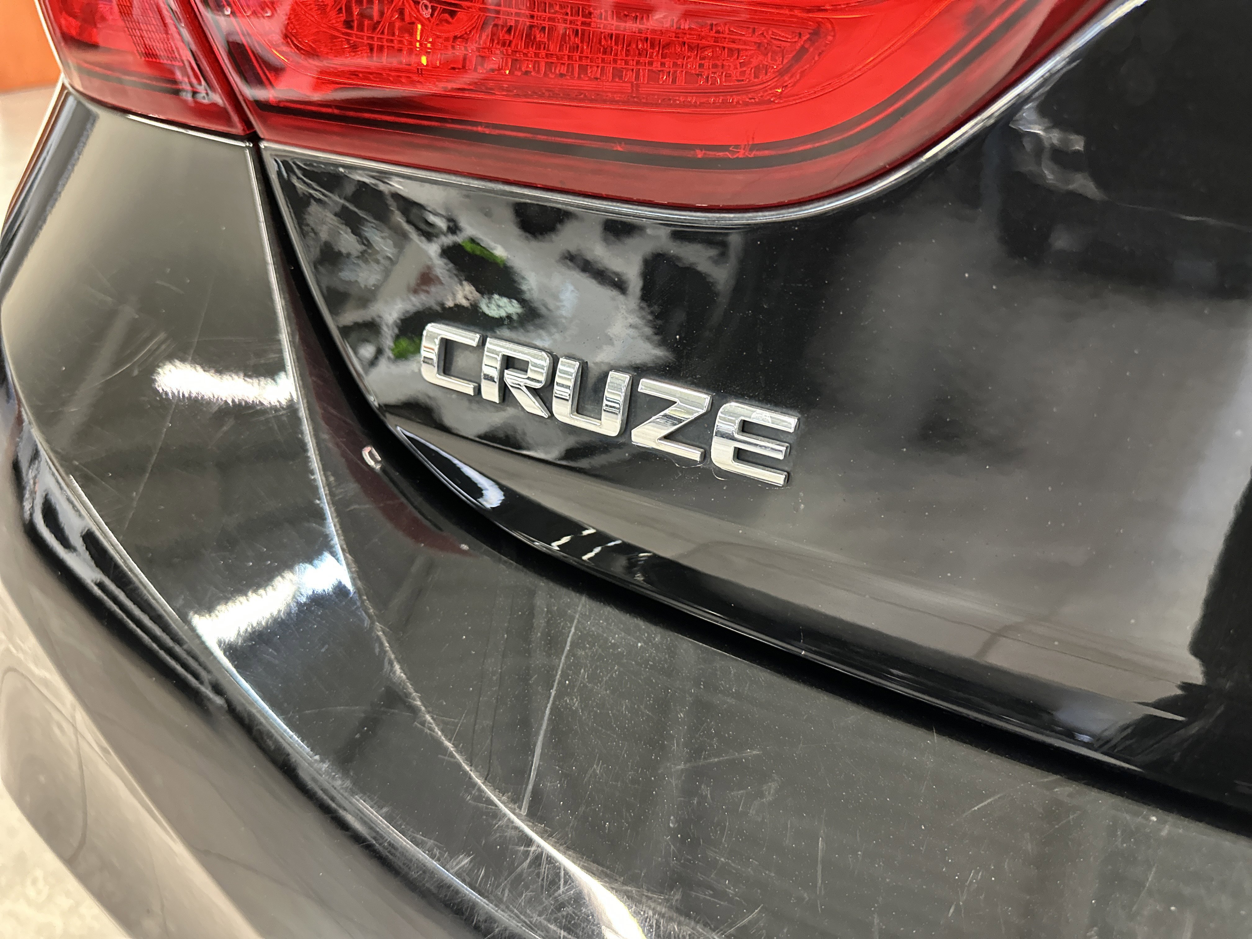Used 2018 Chevrolet Cruze Premier image 9