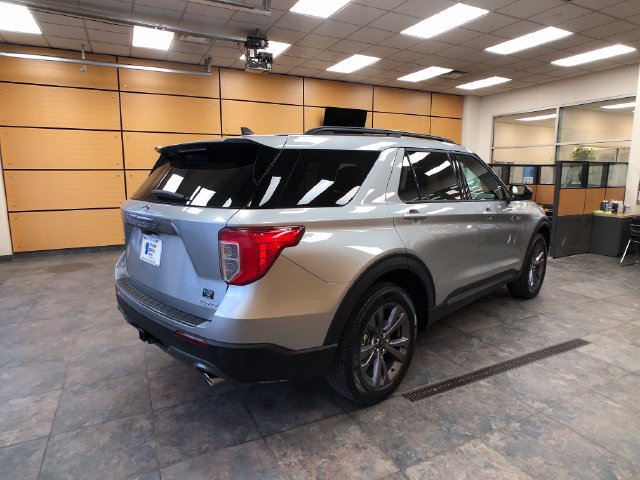 Certified 2023 Ford Explorer XLT w/ Equipment Group 202A AWD/4WD image 7