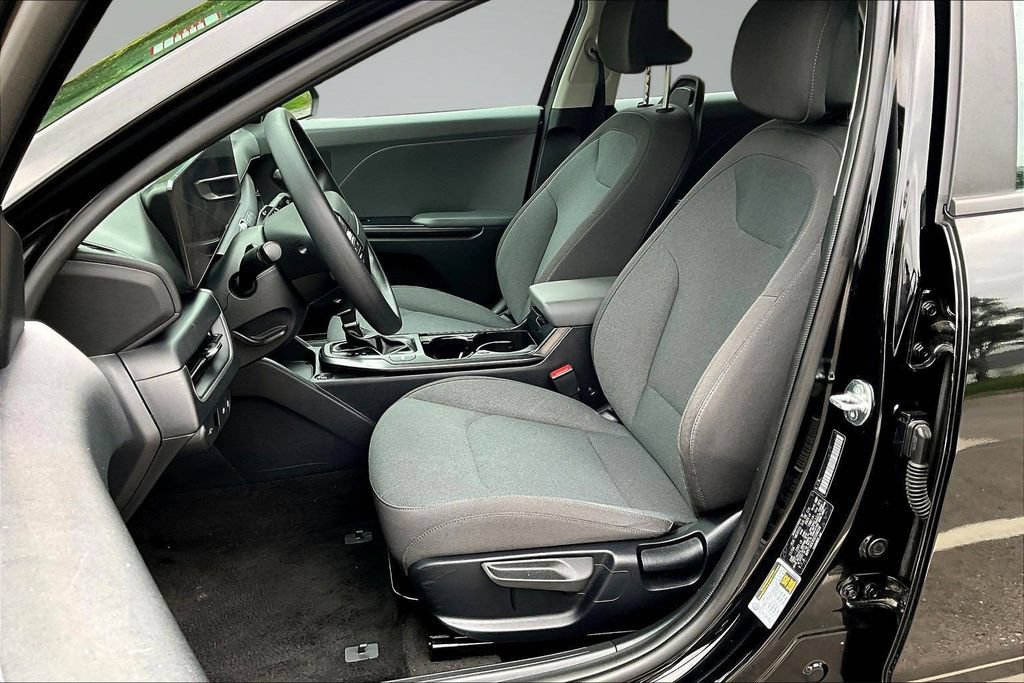 Used 2025 Kia K4 FWD image 22