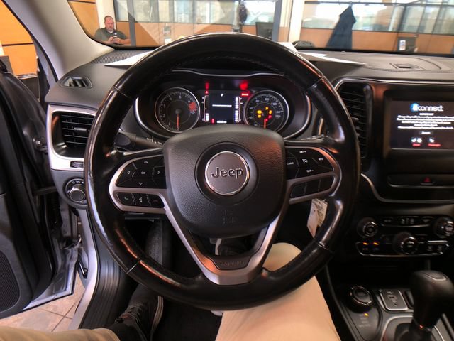 Used 2020 Jeep Cherokee Latitude w/ Cold Weather Group AWD/4WD image 13