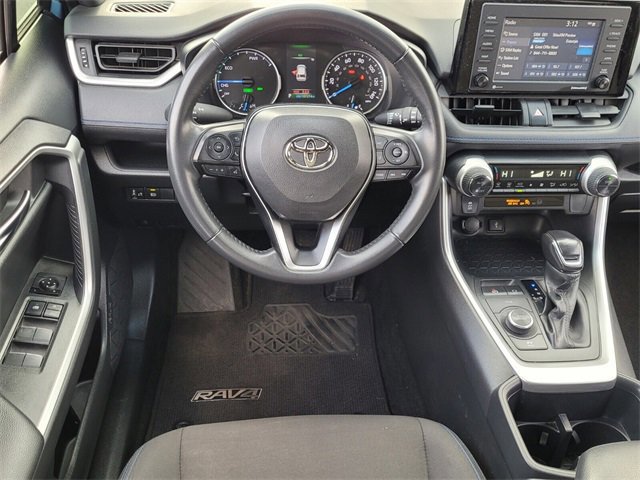 Used 2022 Toyota RAV4 SE image 12