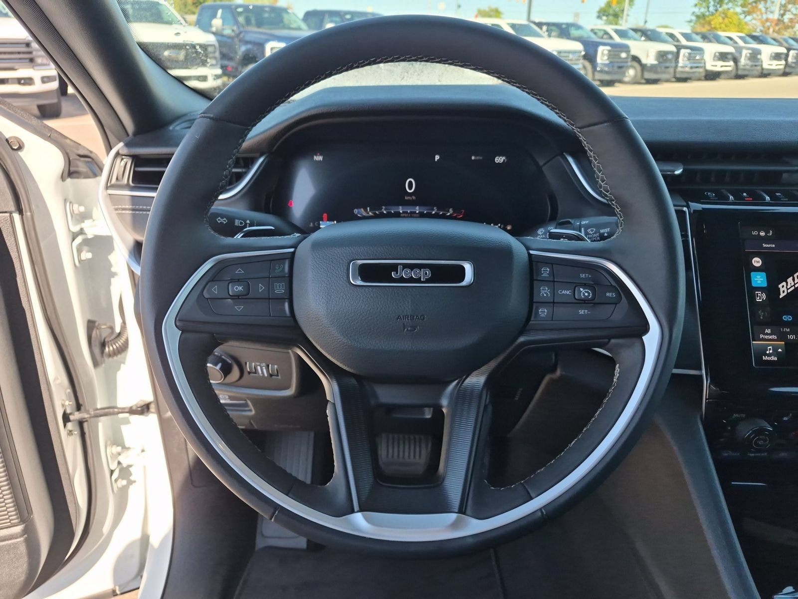 Used 2025 Jeep Grand Cherokee Altitude AWD/4WD image 18