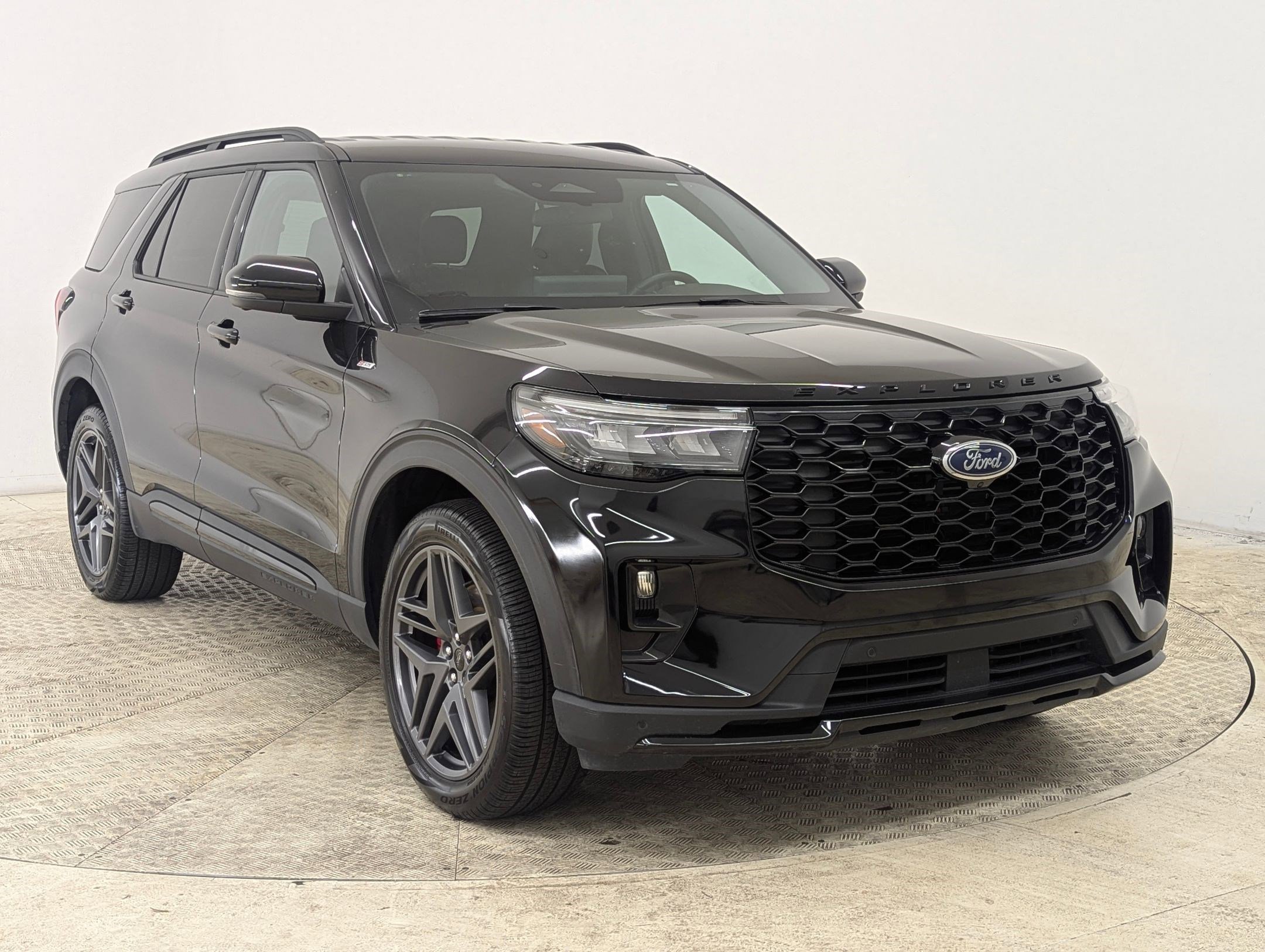 Certified 2025 Ford Explorer ST-Line w/ ST-Line Street Pack image 7