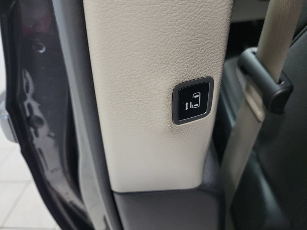 Used 2023 Chrysler Voyager LX FWD image 34