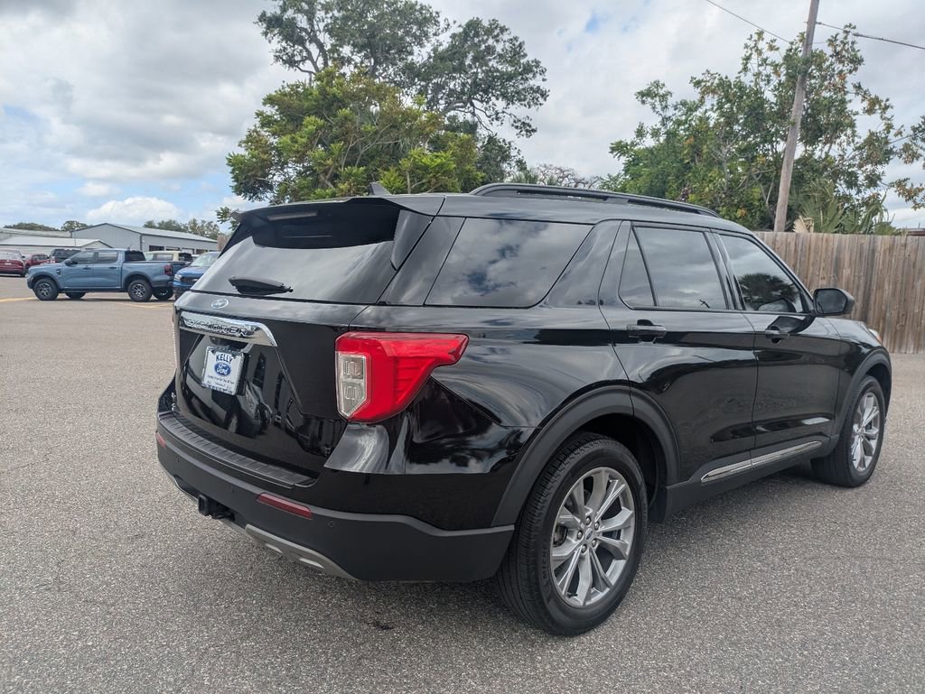 Certified 2023 Ford Explorer XLT w/ Equipment Group 202A AWD/4WD image 6