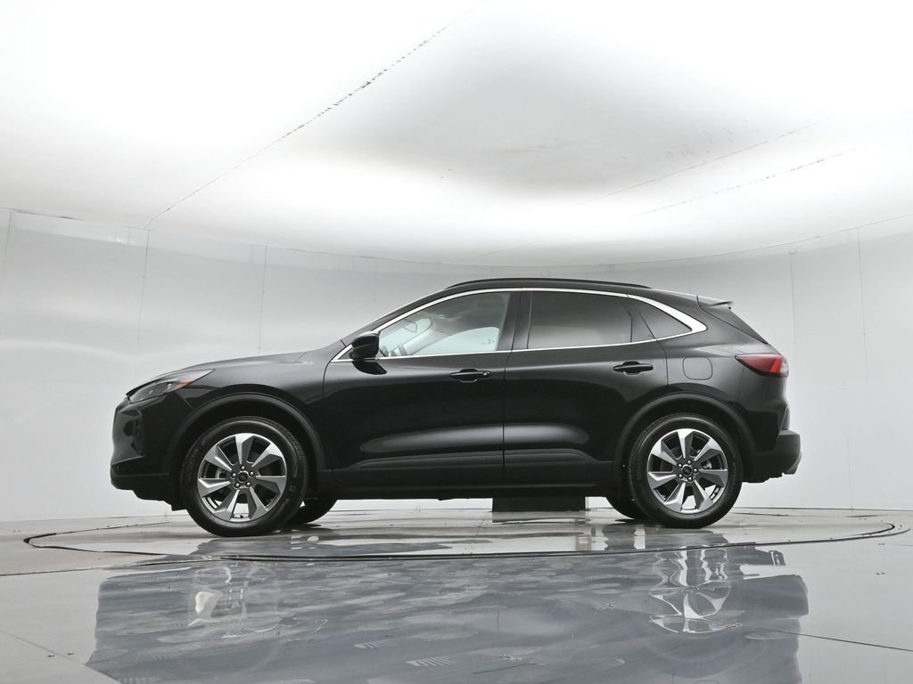 Certified 2025 Ford Escape Platinum w/ Premium Technology Package image 8