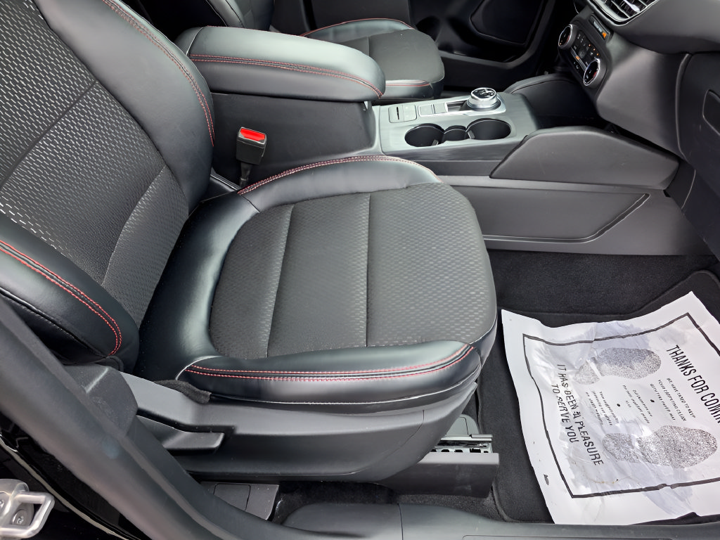 Certified 2025 Ford Escape ST-Line AWD/4WD image 33
