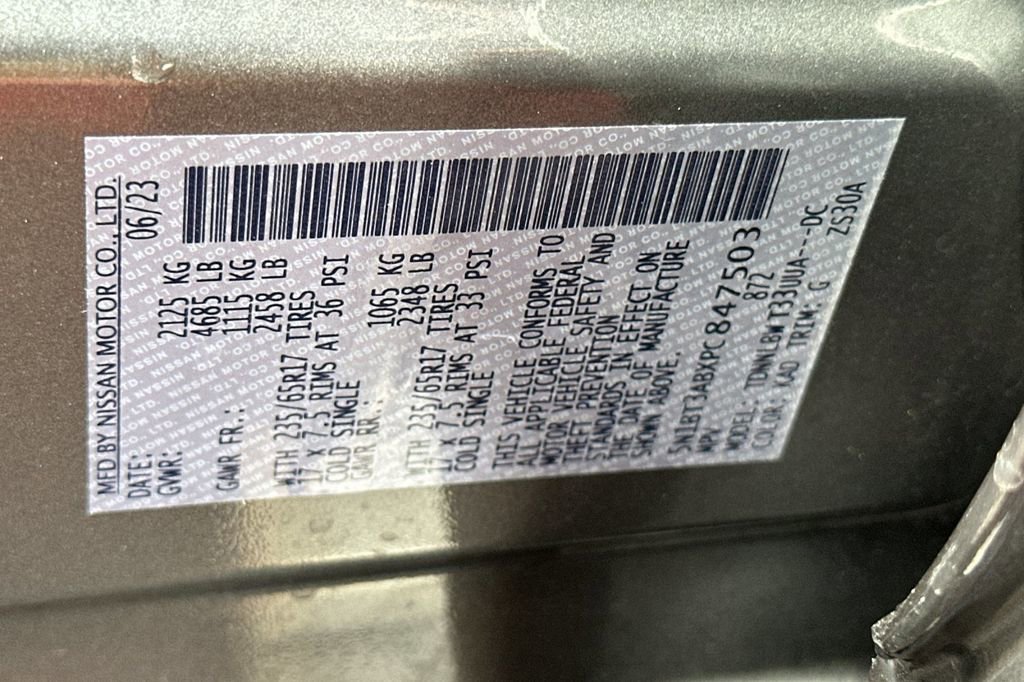 Used 2023 Nissan Rogue S image 32