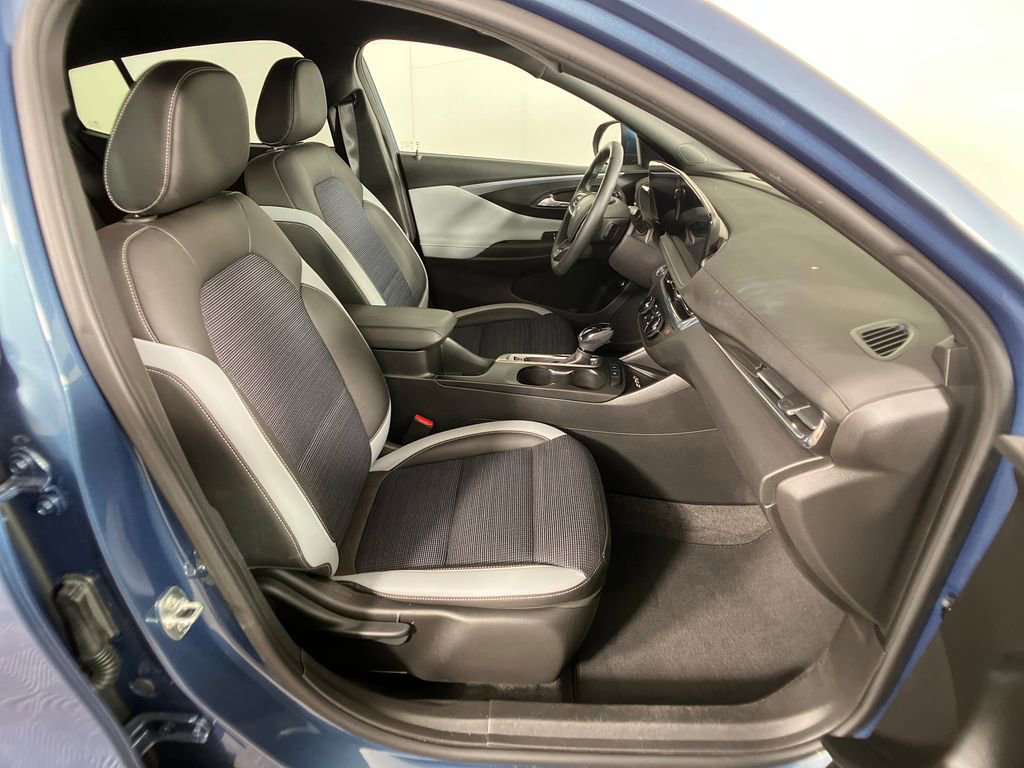 Used 2025 Buick Envista Preferred w/ Convenience I Package image 11