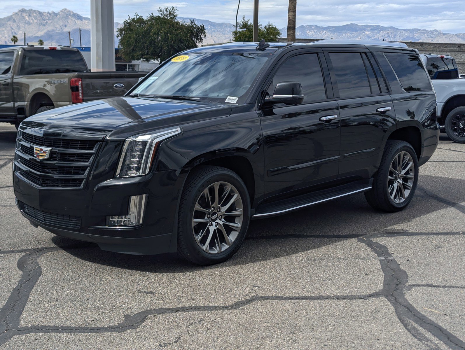Used 2020 Cadillac Escalade Luxury w/ Escalade Sport Edition AWD/4WD image 5