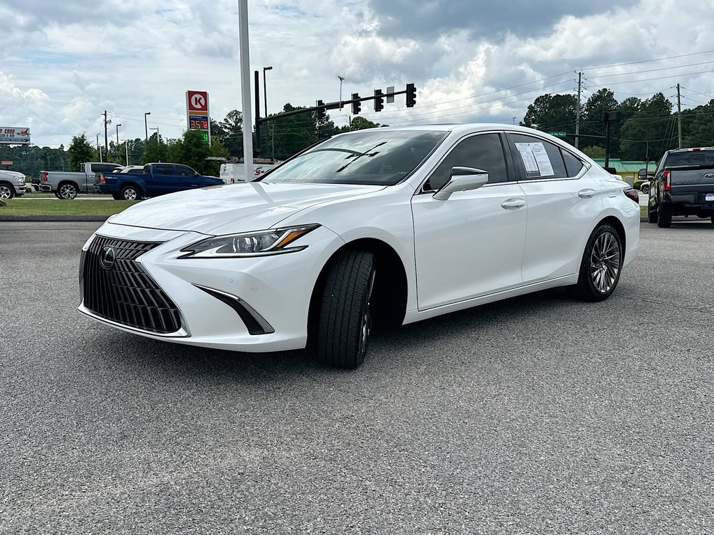 Used 2024 Lexus ES 300h w/ Technology Package FWD image 2