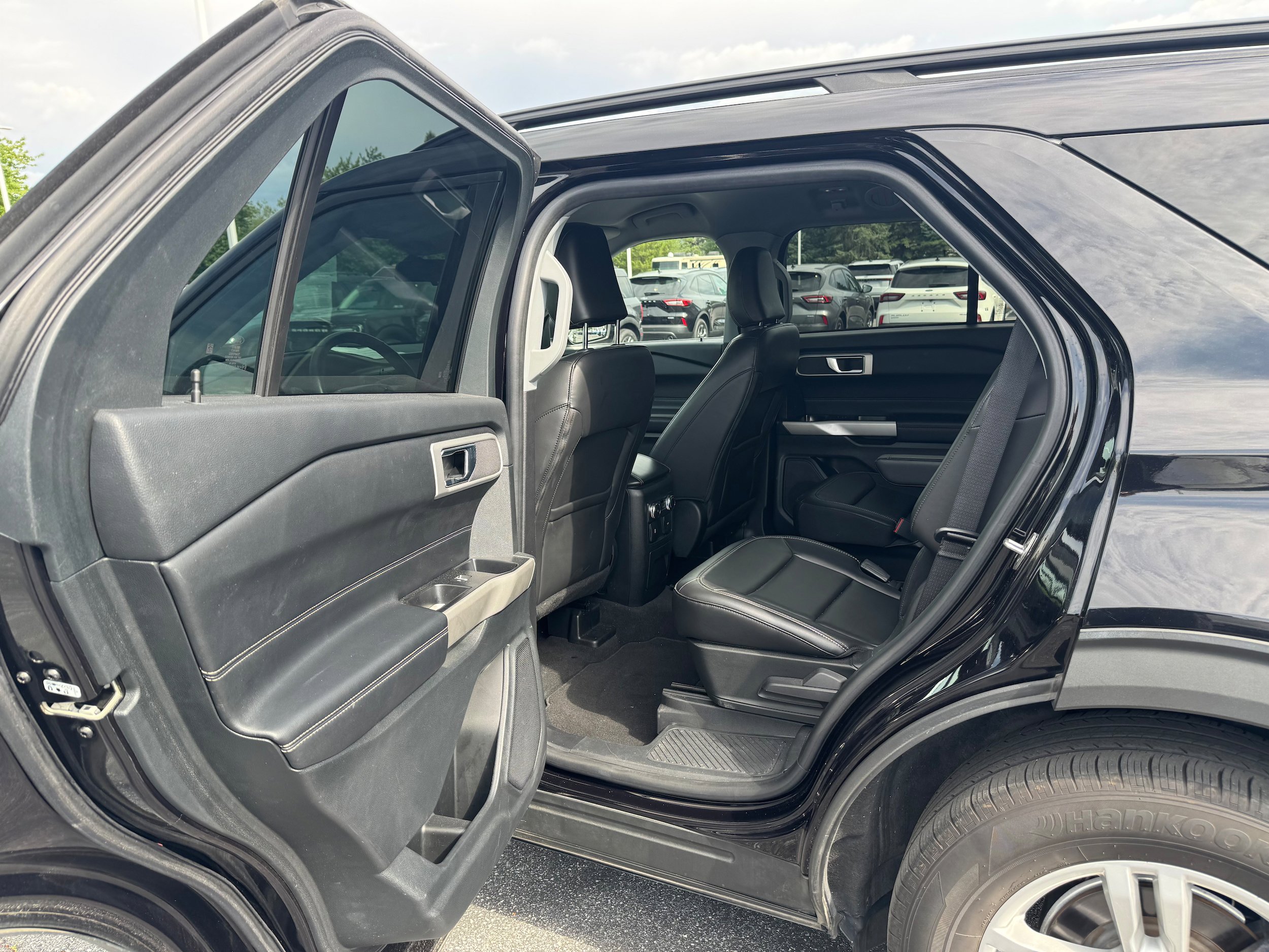 Certified 2022 Ford Explorer XLT w/ Equipment Group 202A AWD/4WD image 10