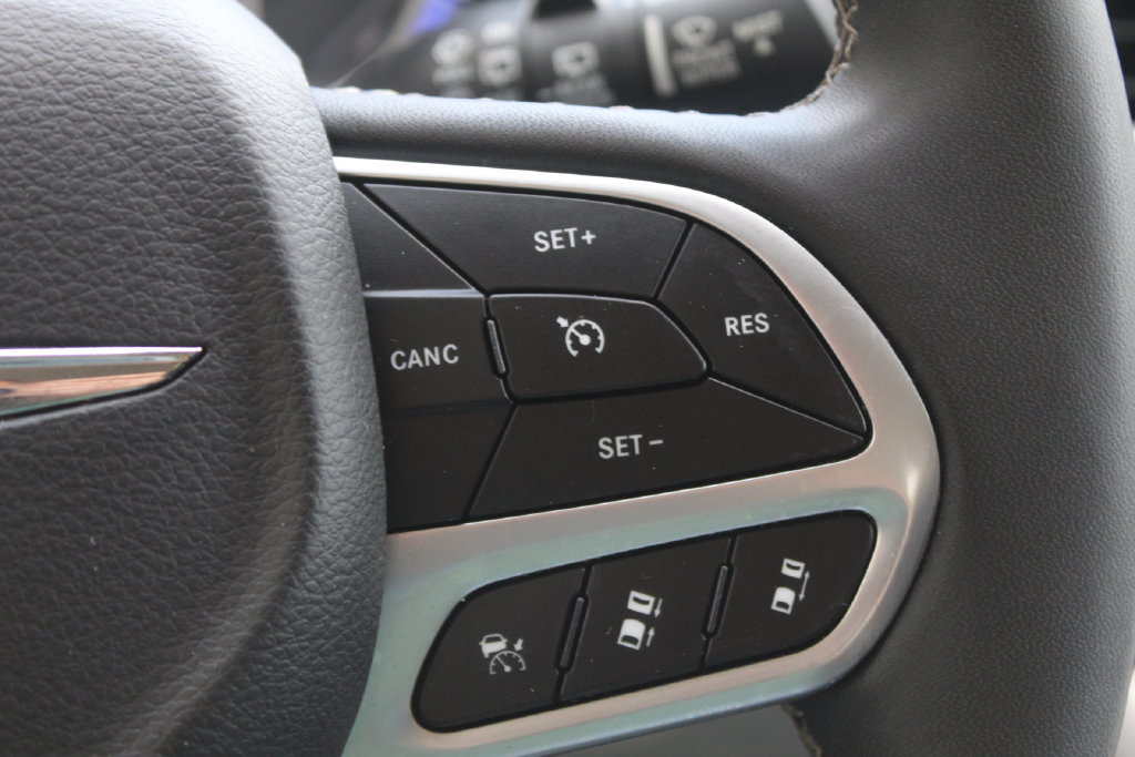 Used 2024 Chrysler Pacifica Touring-L FWD image 24