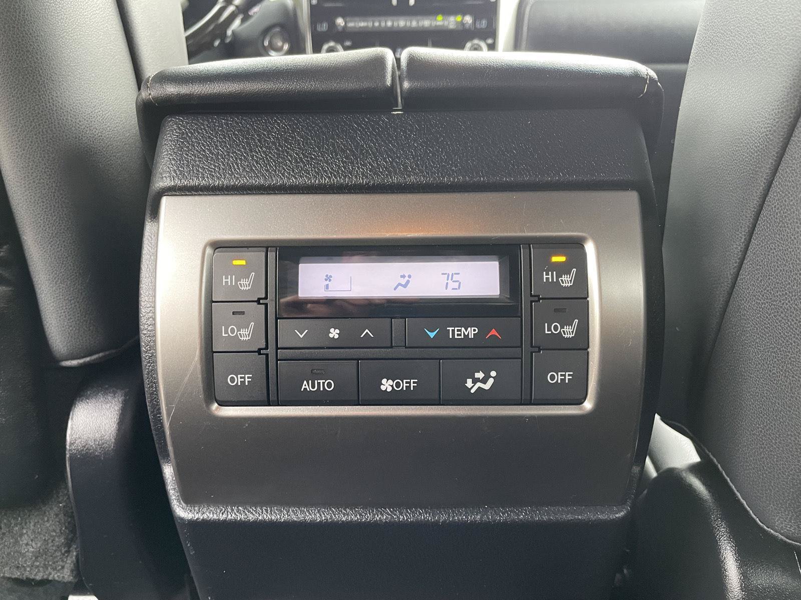 Used 2022 Lexus GX 460 Premium w/ Accessory Package AWD/4WD image 21