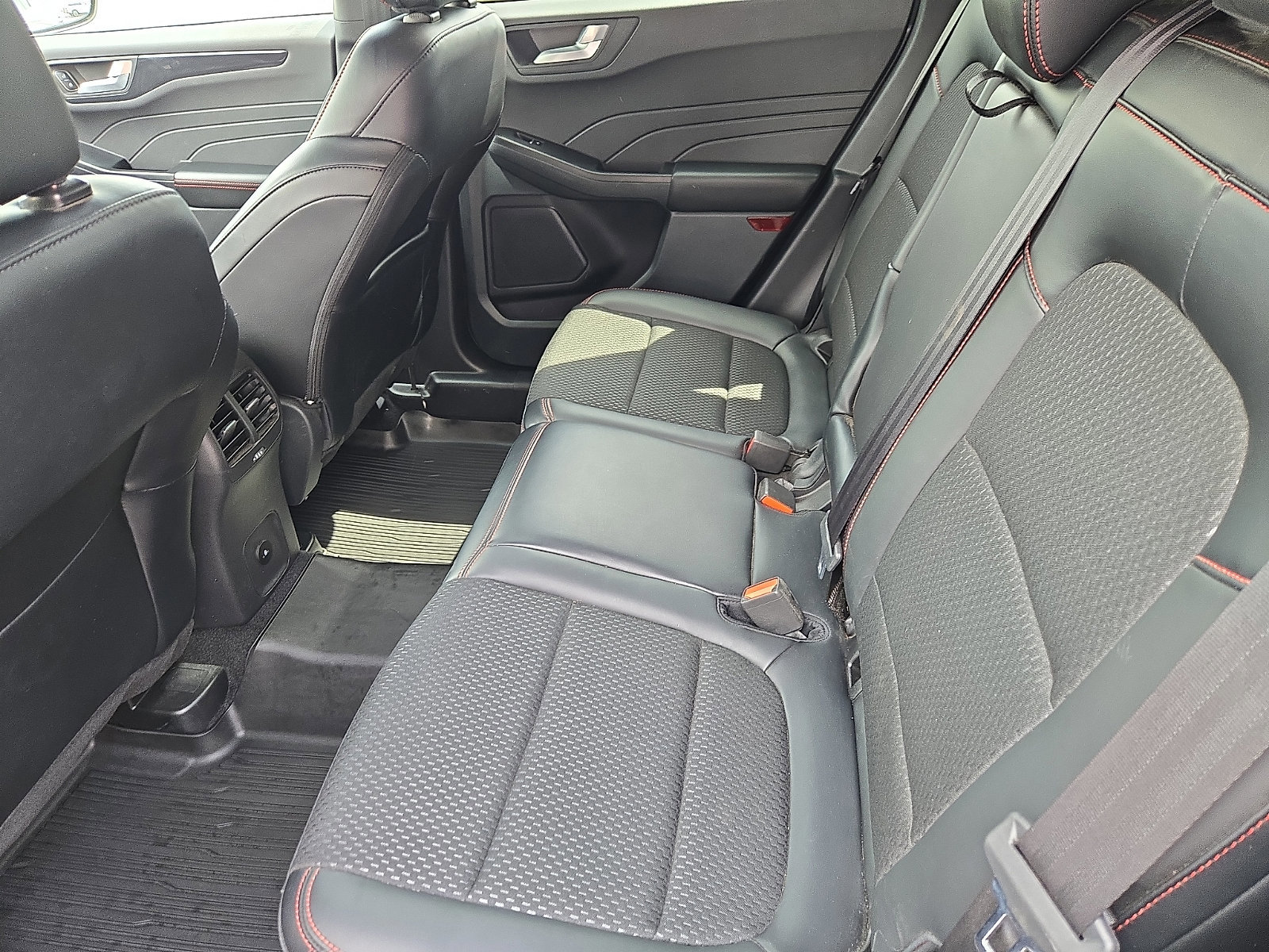 Certified 2025 Ford Escape ST-Line w/ Tech Pack #1 AWD/4WD image 13