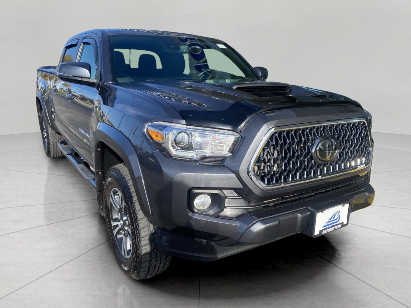 Used 2019 Toyota Tacoma SR5 AWD/4WD image 1