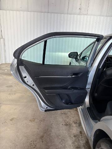 Used 2020 Toyota Camry SE w/ 4 Season Floor Mat Package AWD/4WD image 14
