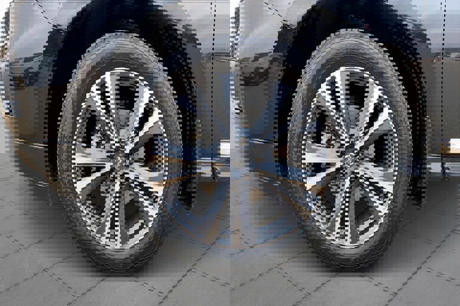 Used 2019 Nissan Pathfinder Platinum image 10