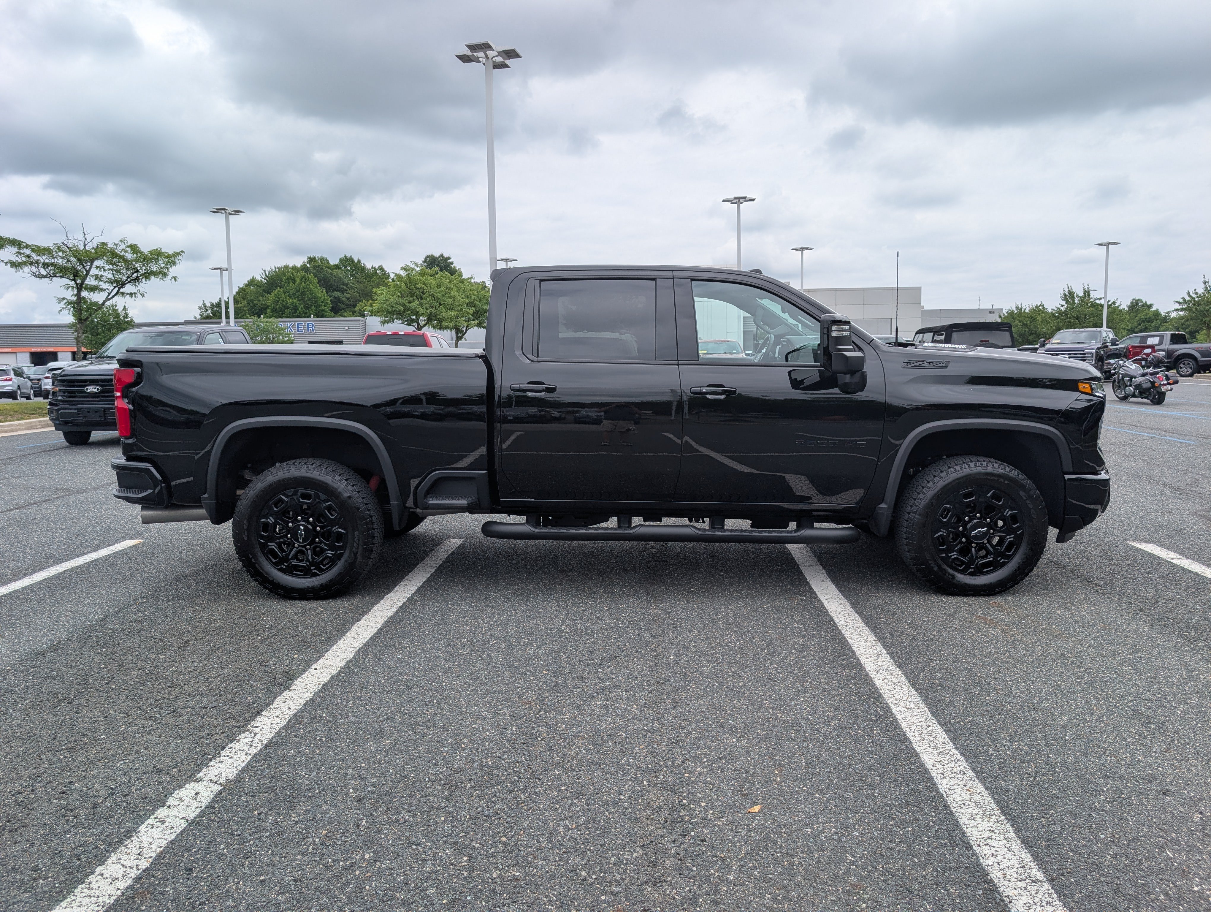 Used 2024 Chevrolet Silverado 2500 LTZ w/ LTZ Plus Package AWD/4WD image 2