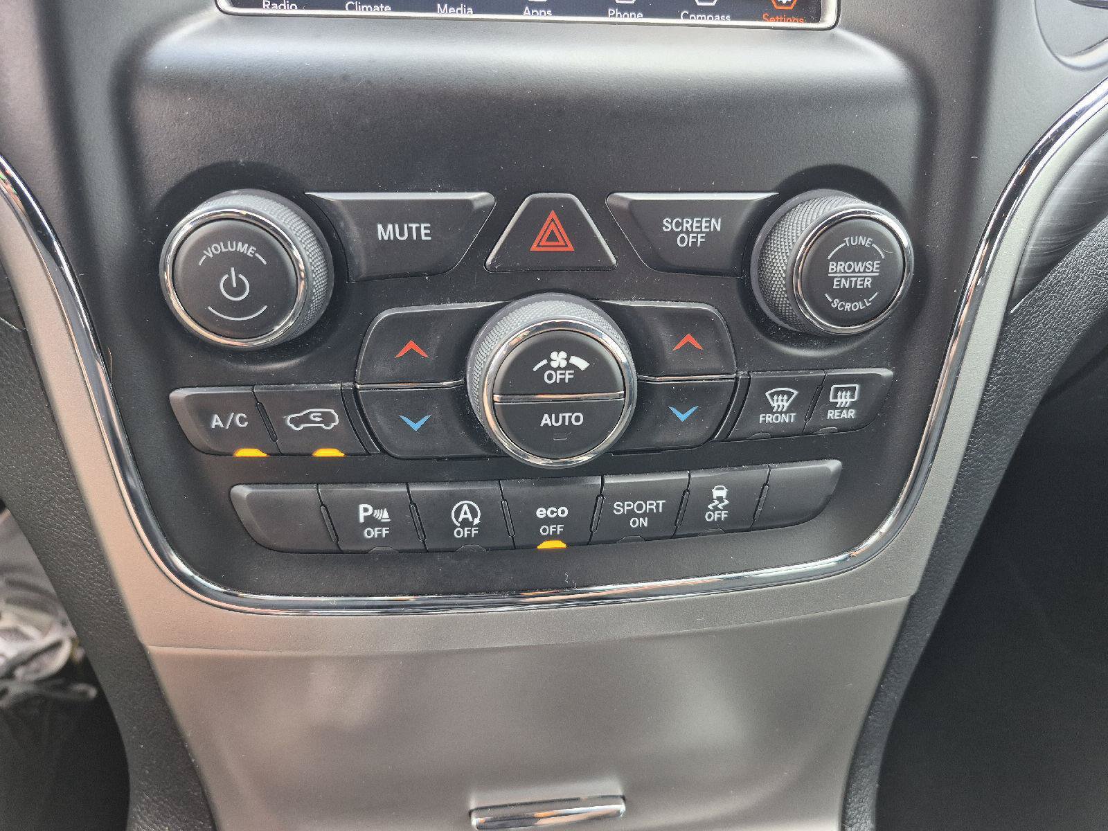 Used 2019 Jeep Grand Cherokee Laredo AWD/4WD image 5