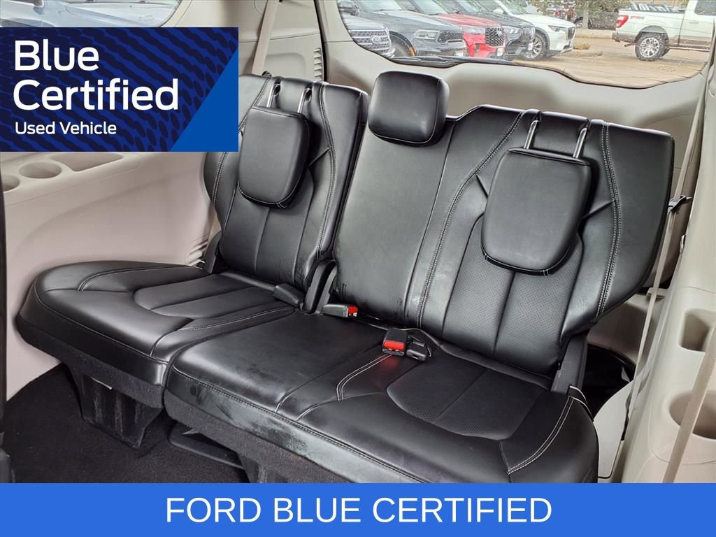 Used 2024 Chrysler Pacifica Touring-L image 27