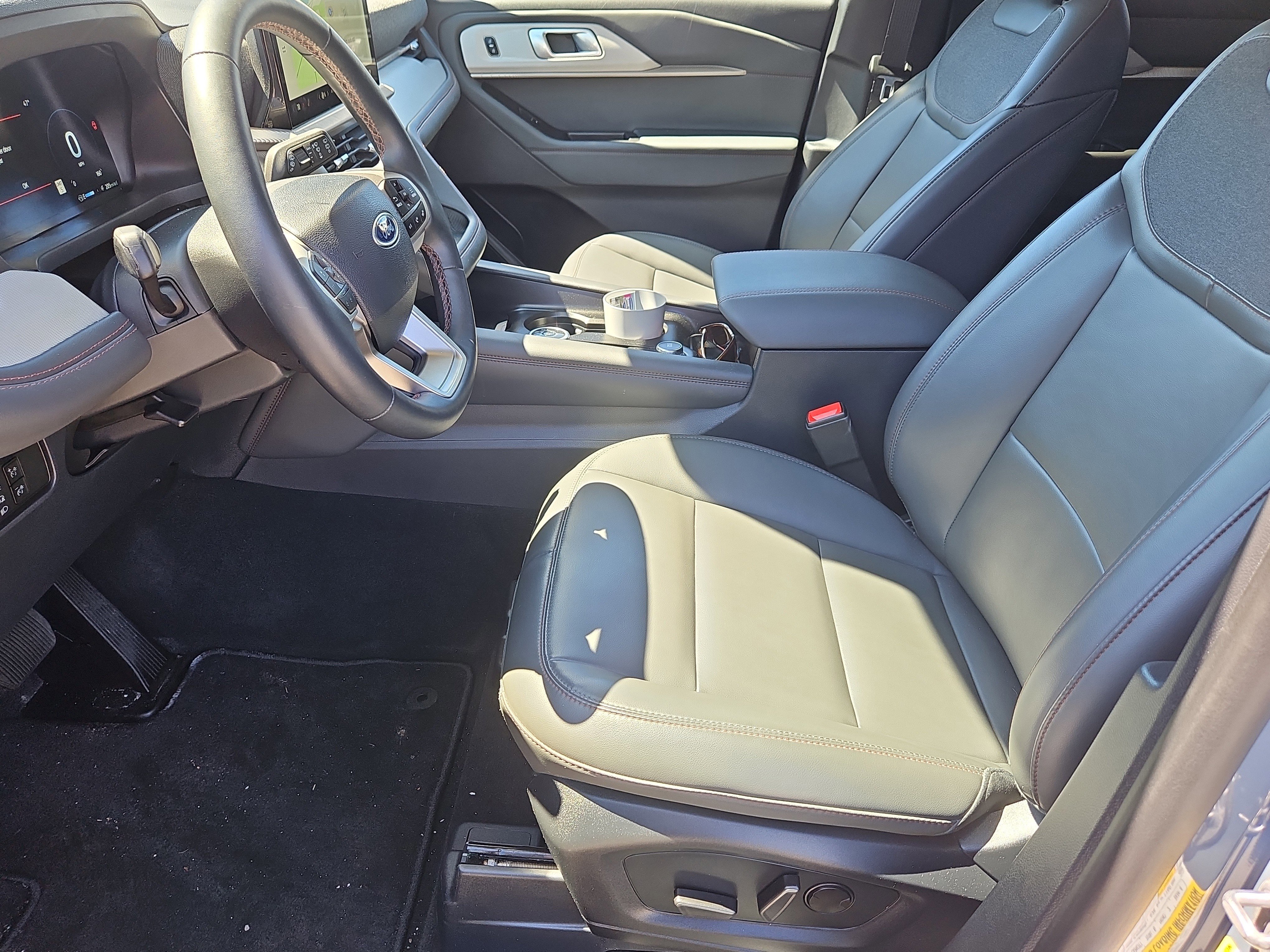 Certified 2025 Ford Explorer Active w/ Active Comfort Package AWD/4WD image 15