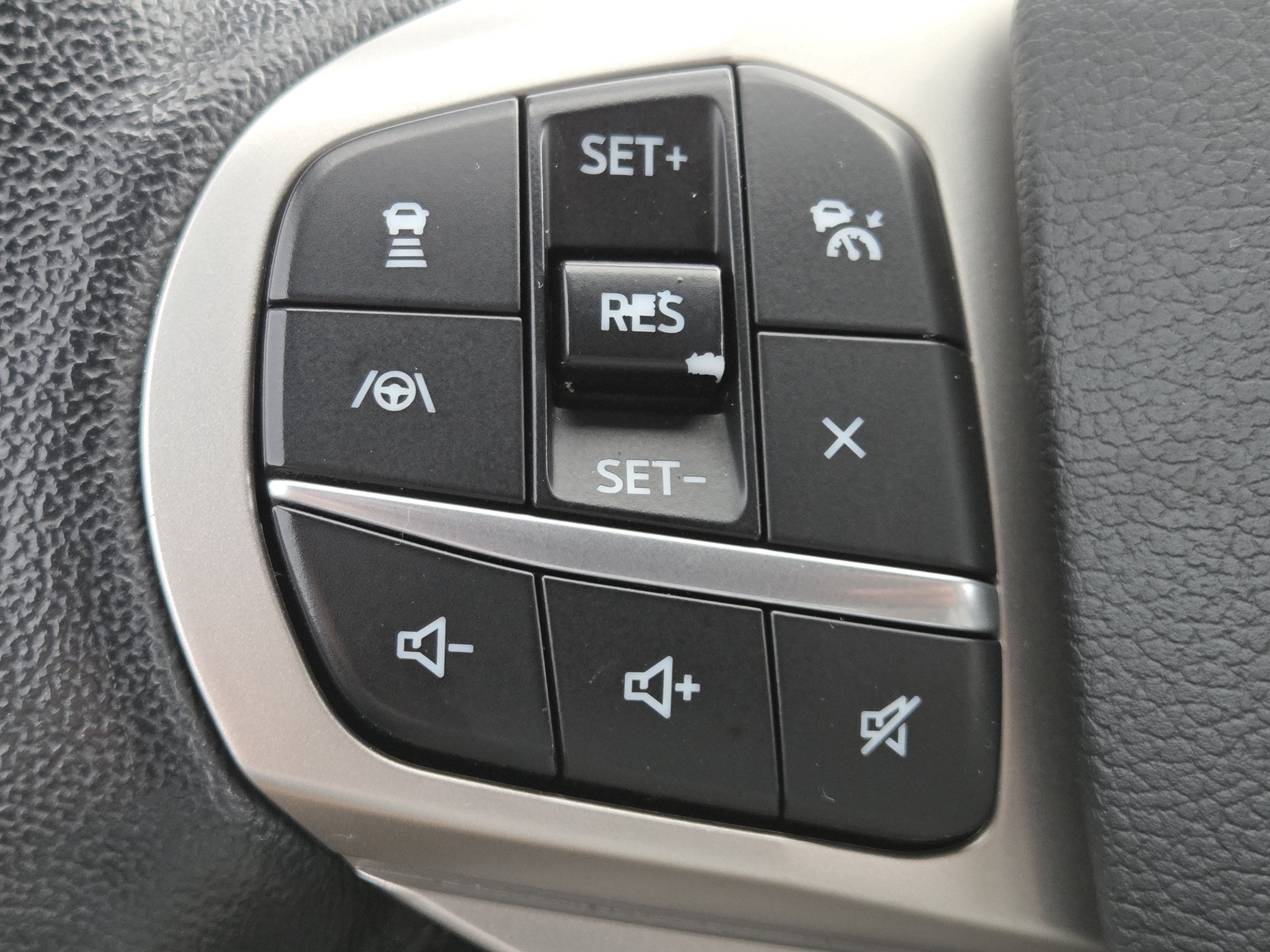 Certified 2021 Ford Explorer XLT w/ Equipment Group 202A AWD/4WD image 13
