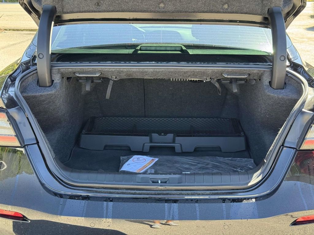 Used 2023 Nissan Maxima Platinum w/ Sport Mat Group FWD image 15