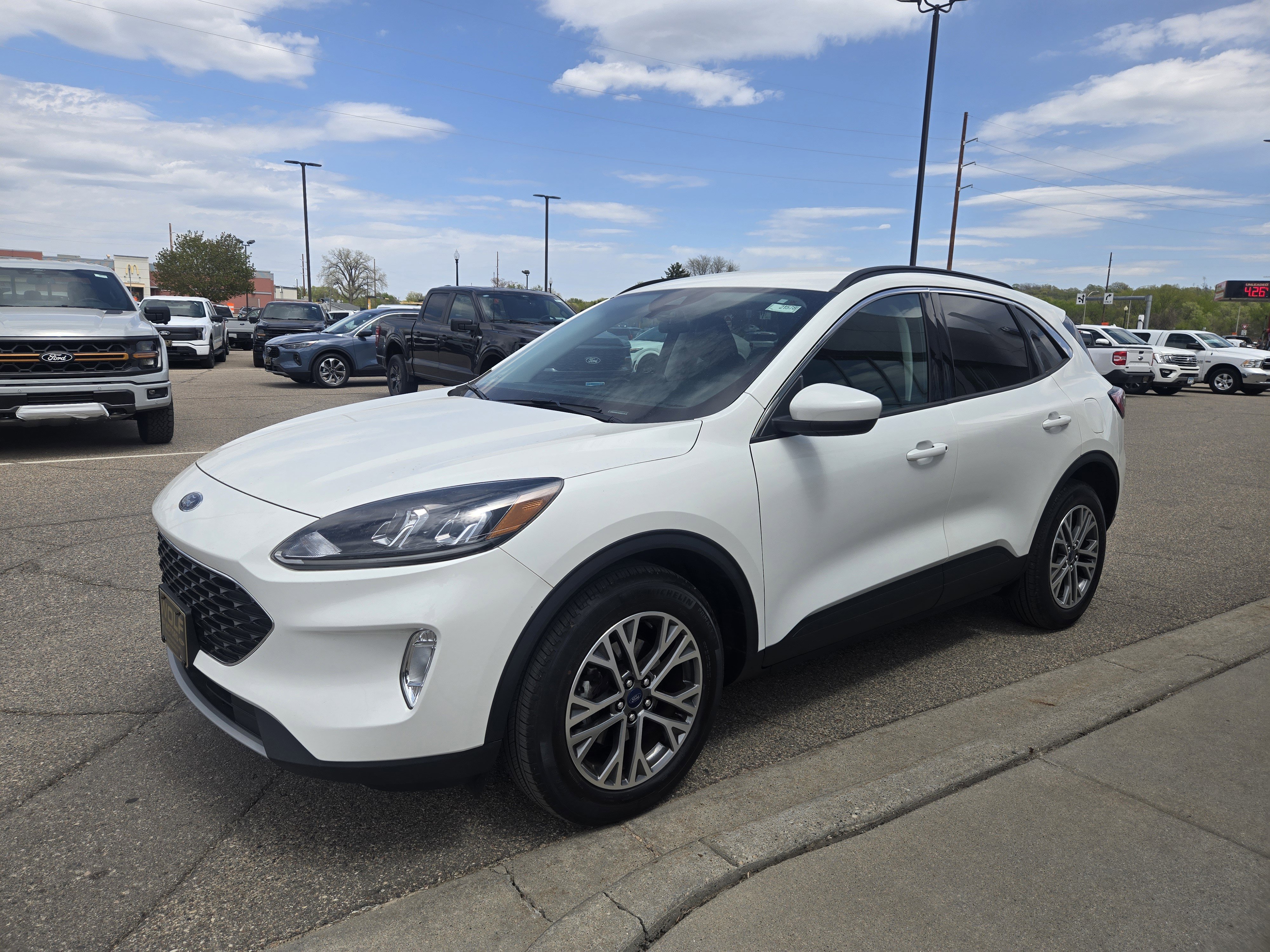Certified 2022 Ford Escape SEL w/ Technology Package AWD/4WD image 3