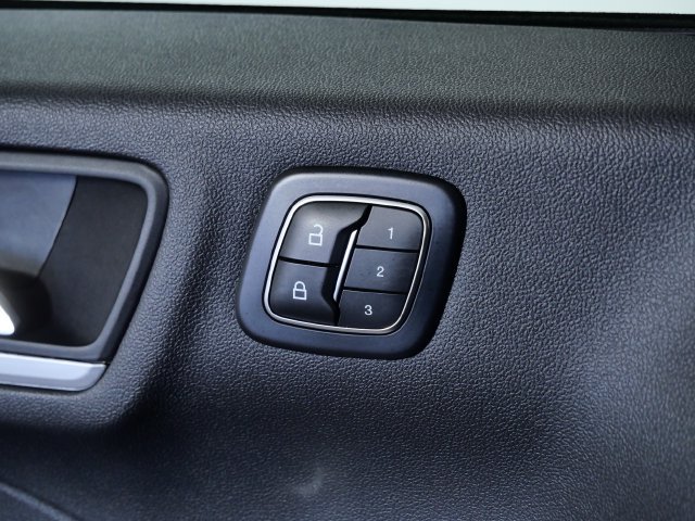 Certified 2025 Ford Escape Platinum AWD/4WD image 26