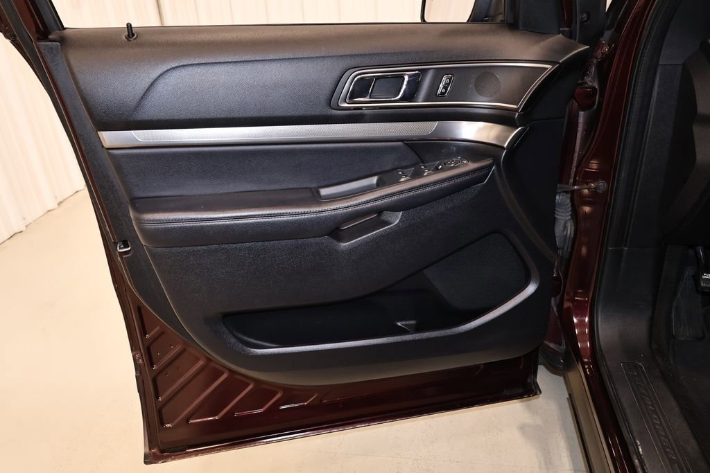 Certified 2018 Ford Explorer XLT w/ Equipment Group 202A image 14