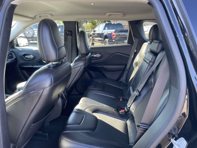 Used 2019 Jeep Cherokee Latitude Plus FWD image 10
