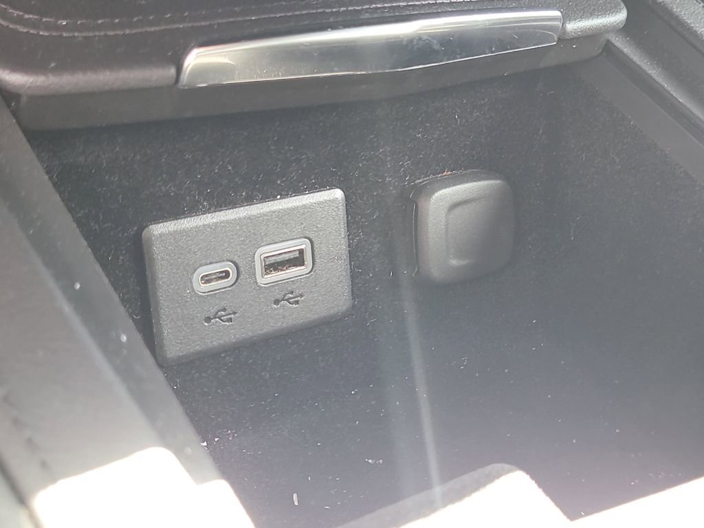 Used 2023 Cadillac XT4 Premium Luxury w/ Cold Weather Package AWD/4WD image 27