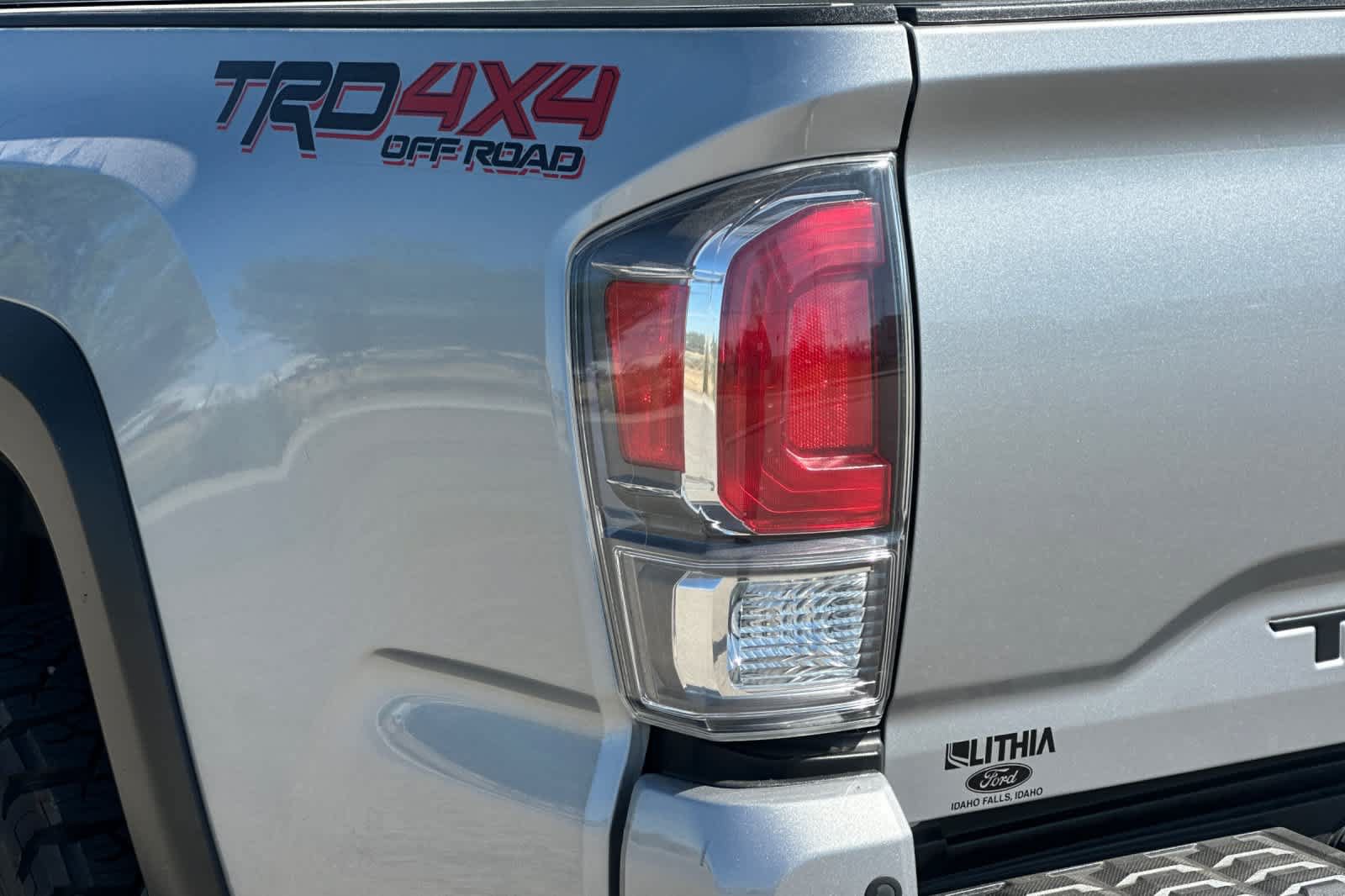 Used 2021 Toyota Tacoma TRD Off-Road w/ Technology Package AWD/4WD image 26