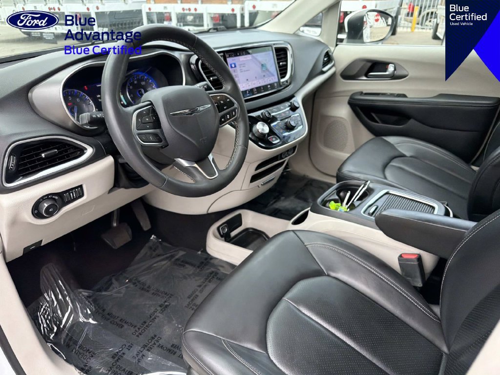Used 2023 Chrysler Pacifica Touring-L FWD image 18