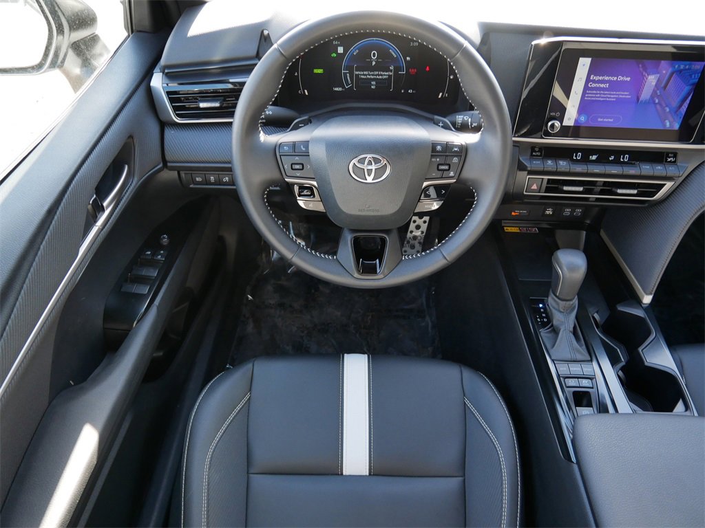 Used 2025 Toyota Camry SE image 12