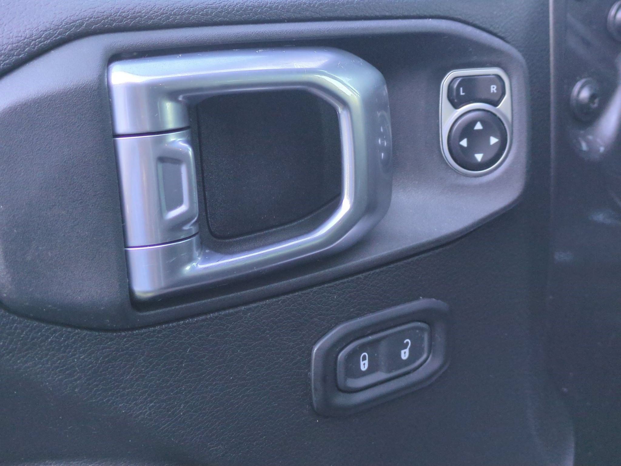 Used 2024 Jeep Wrangler Unlimited Rubicon 4xe AWD/4WD image 11