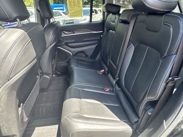 Used 2022 Jeep Grand Cherokee Limited image 23