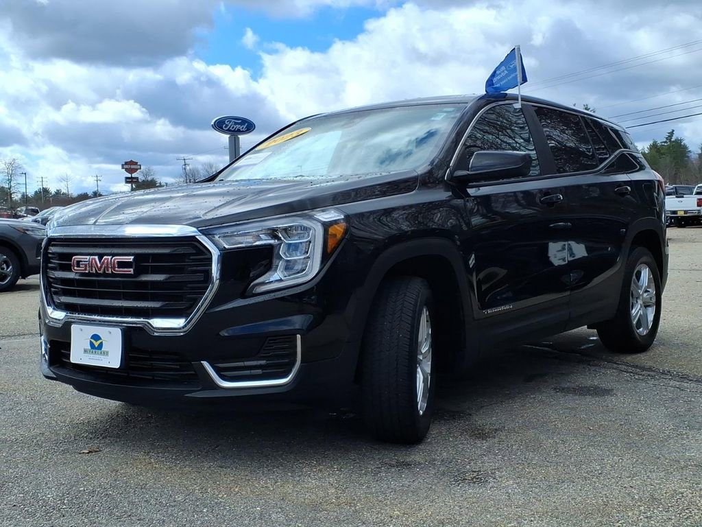 Used 2023 GMC Terrain SLE w/ LPO, Floor Liner Package AWD/4WD image 7