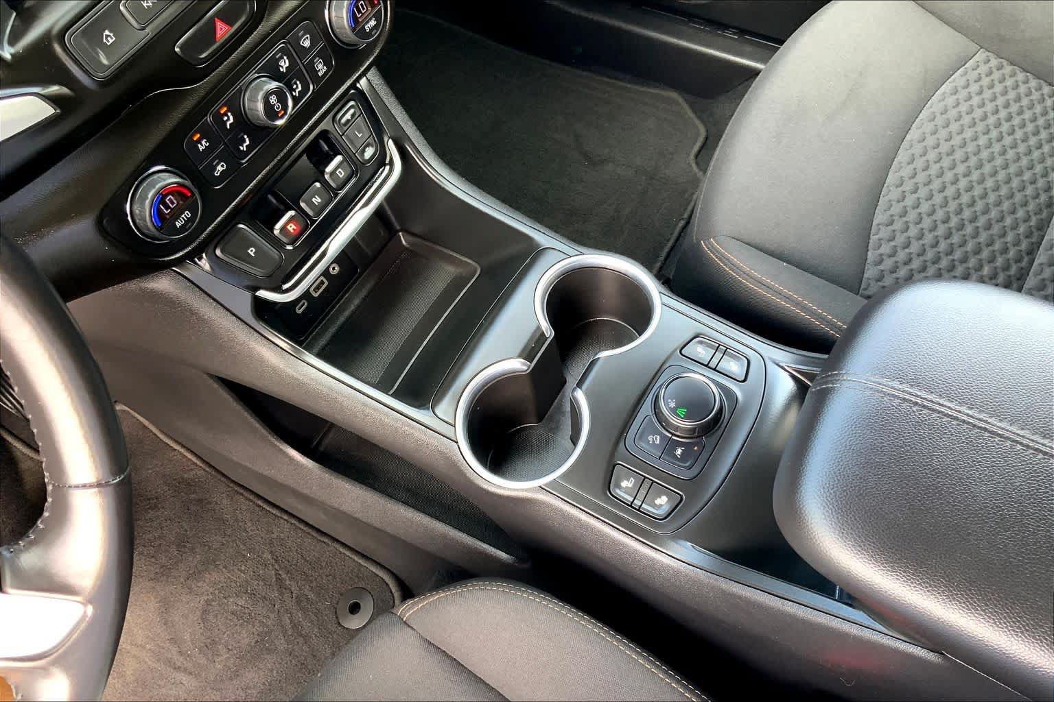 Used 2021 GMC Terrain SLE w/ Driver Convenience Package FWD image 15