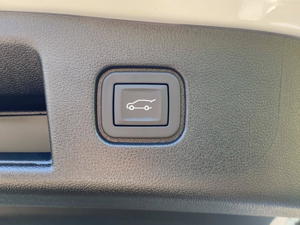 Used 2025 Chevrolet Blazer EV LT AWD/4WD image 8