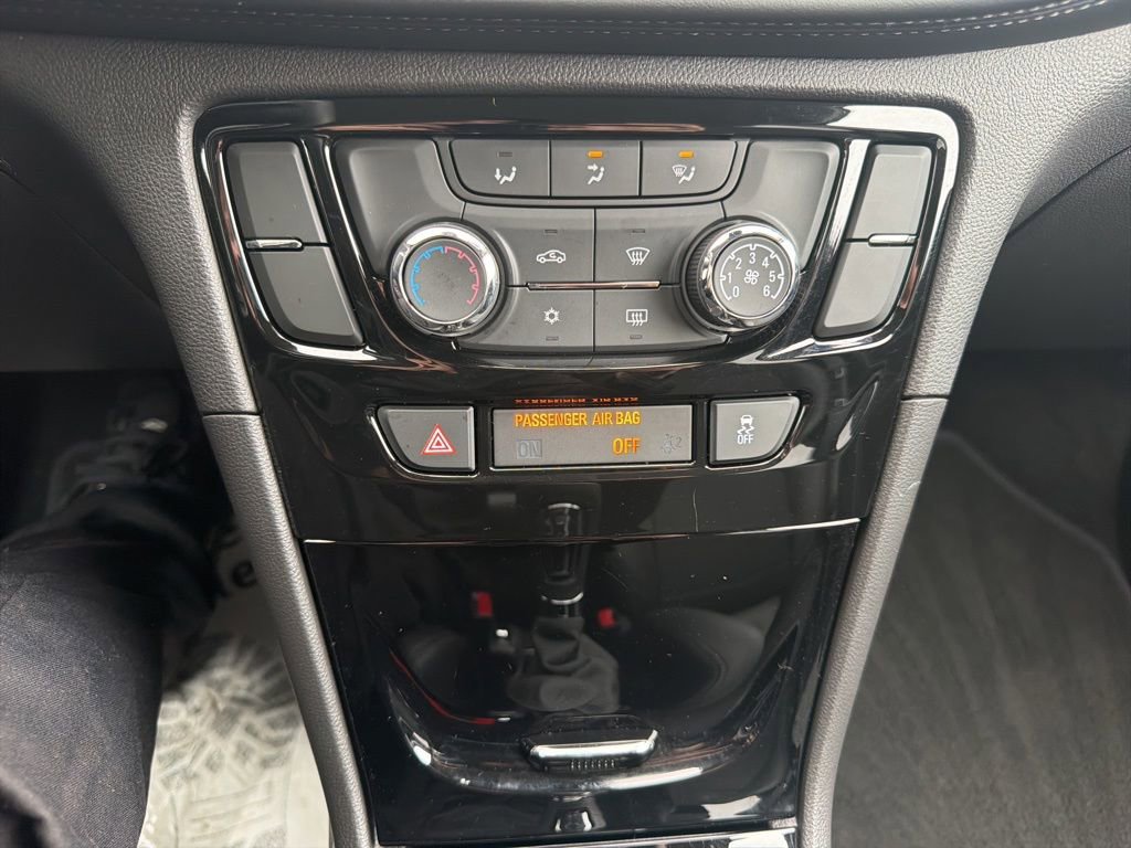 Used 2022 Buick Encore Preferred AWD/4WD image 27