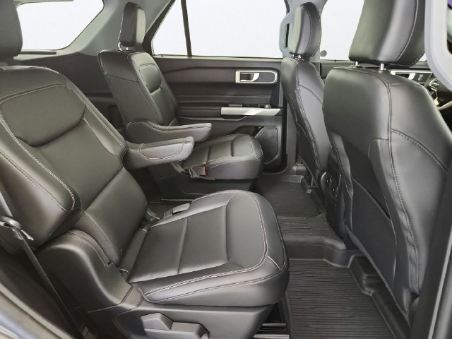 Certified 2023 Ford Explorer XLT w/ Equipment Group 202A AWD/4WD image 26