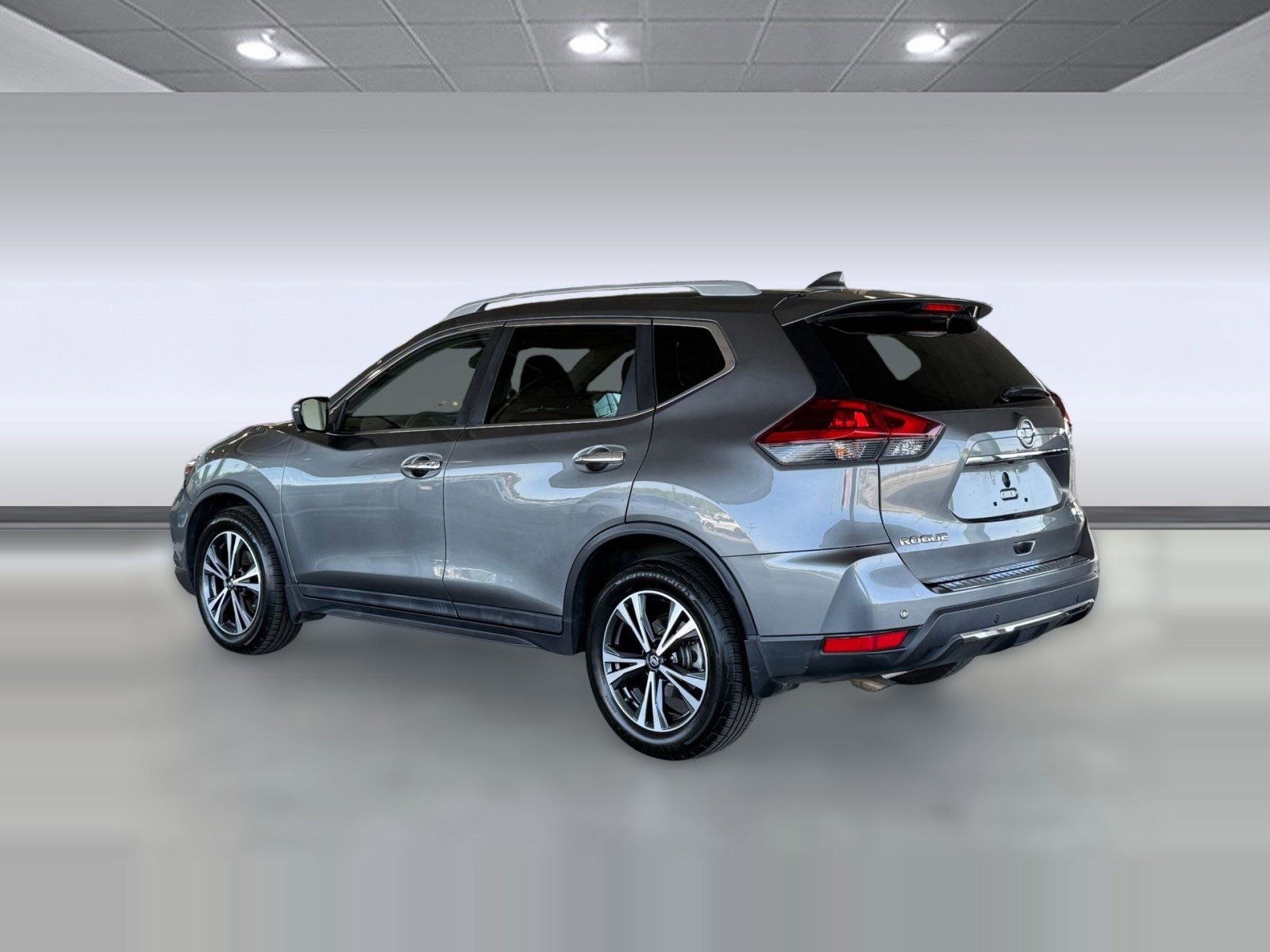 Used 2019 Nissan Rogue SV w/ Premium Package FWD image 3