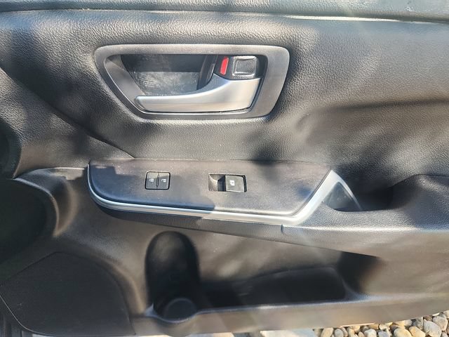 Used 2017 Toyota Camry SE w/ Moonroof Package FWD image 34