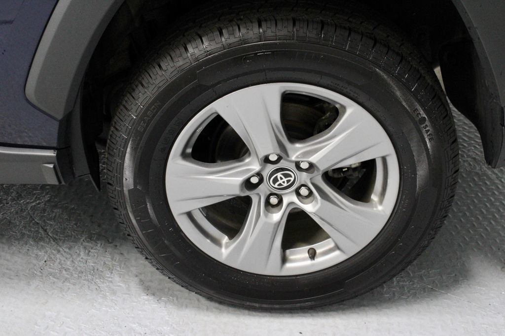 Used 2024 Toyota RAV4 XLE AWD/4WD image 19