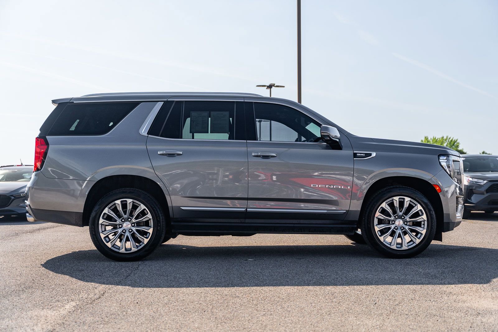 Used 2021 GMC Yukon Denali w/ Denali Premium Package RWD image 8