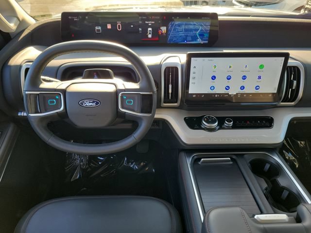 Certified 2025 Ford Expedition Active AWD/4WD image 4