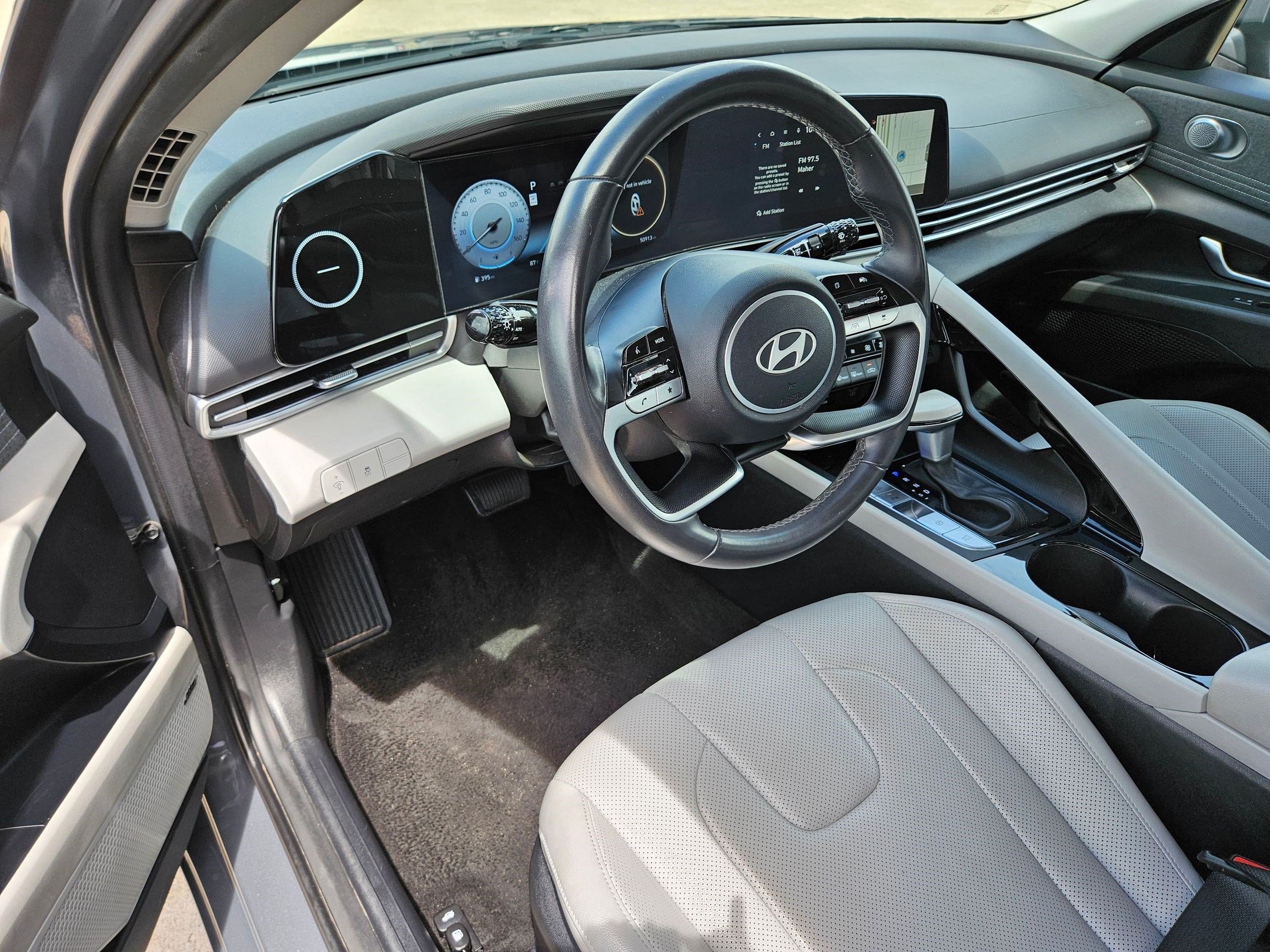 Used 2024 Hyundai Elantra Limited FWD image 15